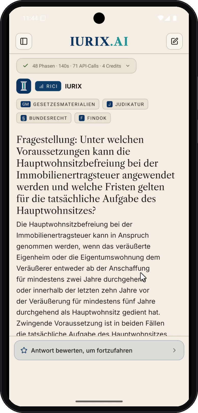 Fertige Antwort in der IURIX-App: 48 Phasen, 140 Sekunden — belegte Antwort zur Hauptwohnsitzbefreiung (2-Jahres-/5-aus-10-Jahres-Frist) mit Quellen-Chips.